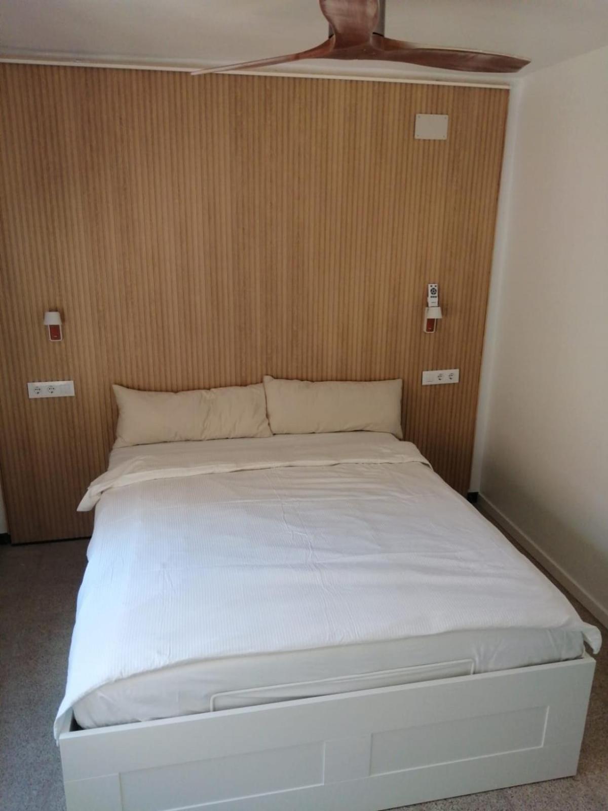 2 Bedroom Large Modern Apartment In Blanes Old Town 50M From The Beach! エクステリア 写真