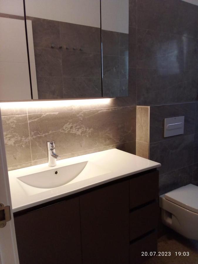 2 Bedroom Large Modern Apartment In Blanes Old Town 50M From The Beach! エクステリア 写真