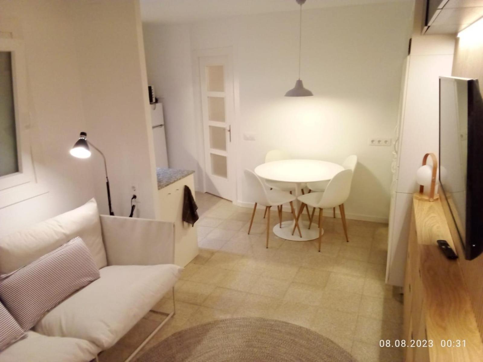 2 Bedroom Large Modern Apartment In Blanes Old Town 50M From The Beach! エクステリア 写真